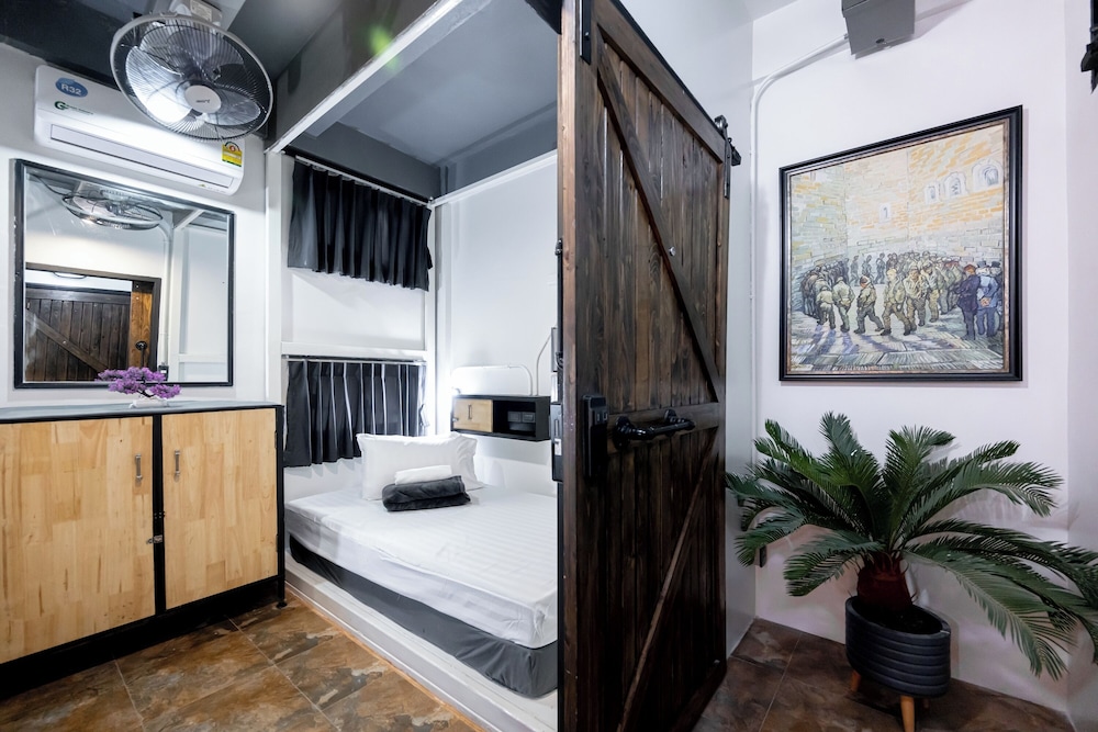 Vibes Hostel Bangkok