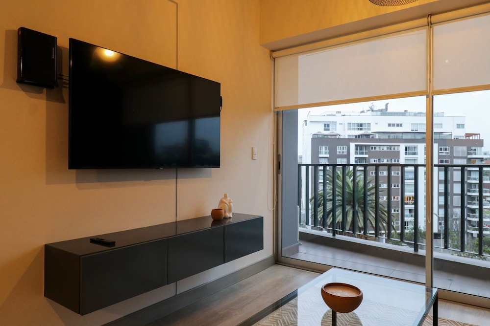 w Glorious 2BR w Balcony in San Isidro