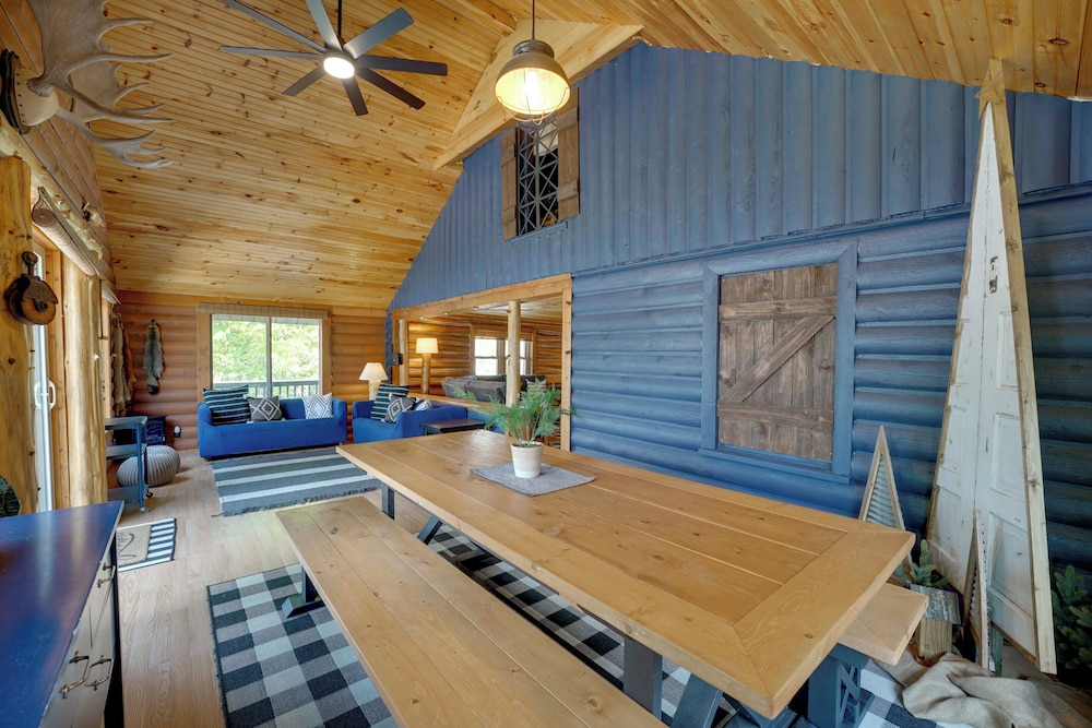 Diamond Lake Waterfront Cabin w/ Deck  Dock! - Property Image 2