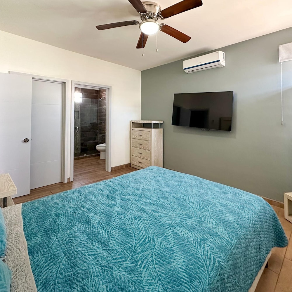 Sleek Downtown Escape With Private Parking