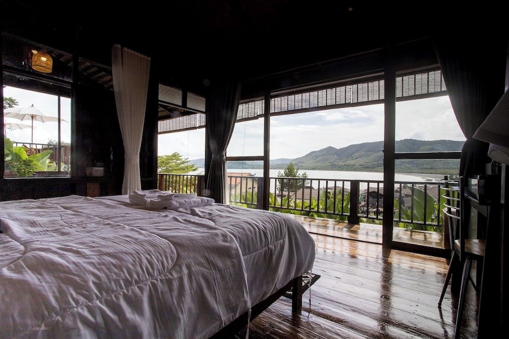 Baan Lhong View Lay