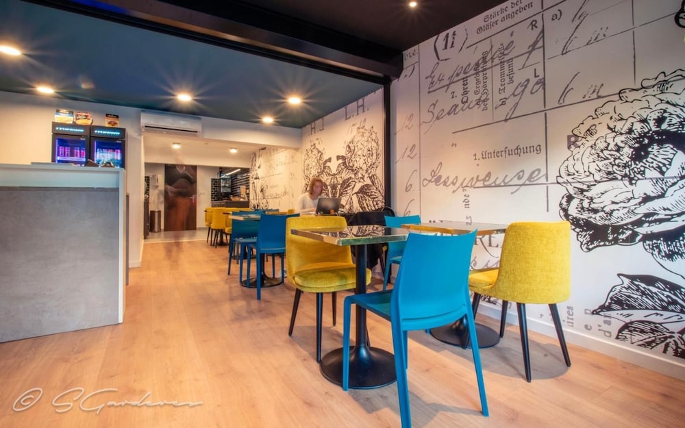 Pau Vacations - Hotel Montilleul - Property Image 9