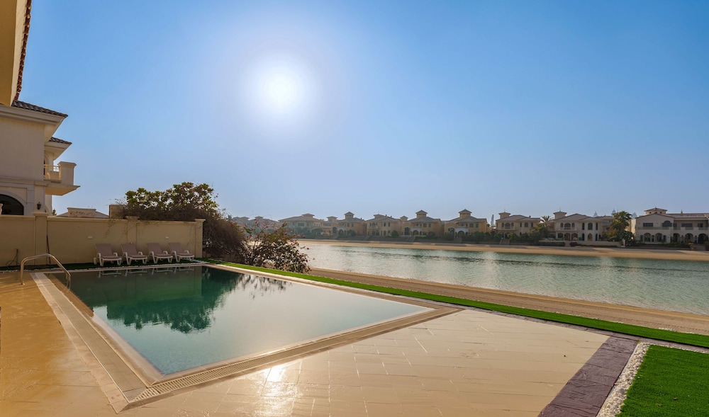 Maison Privee - Opulent Palm Villa w/ Pool & Royal Atlantis Views