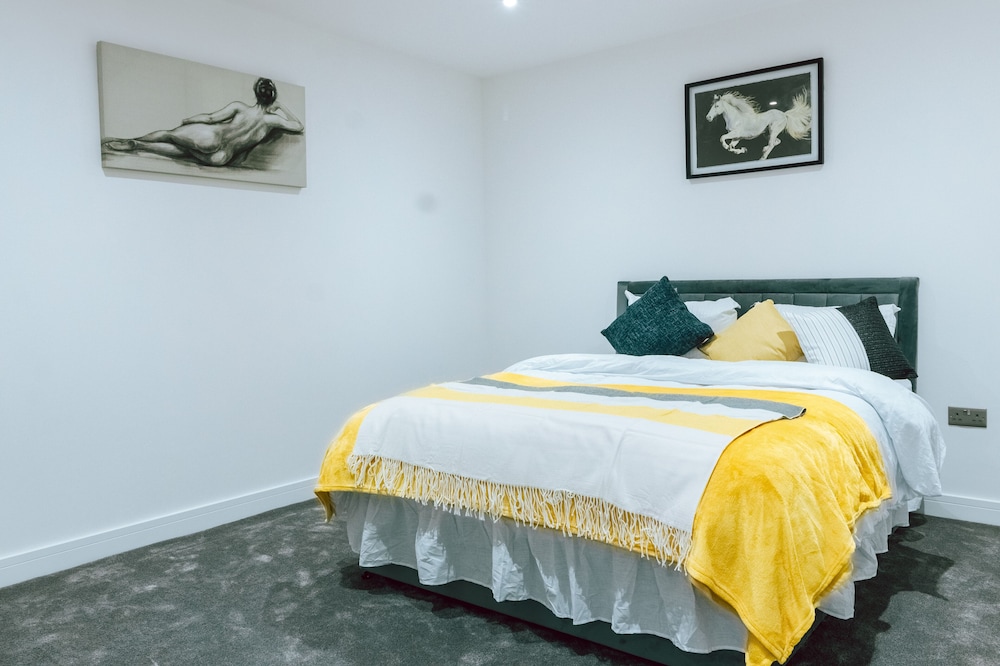 Remarkable, Penthouse - 3-bed Apartment in Purley view 3