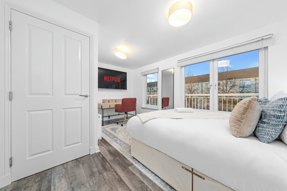 Urban Elegance 5-Bed Glasgow Home