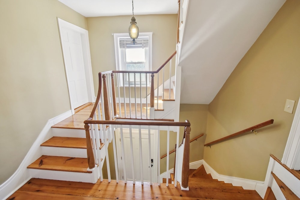 Peaceful Retreat With Scenic Surroundings 4 Bedroom Home