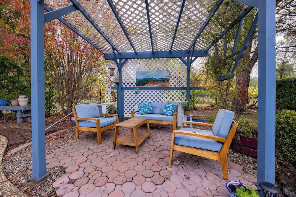 10 Mi to Redding: Serene Escape w/ Spacious Yard!