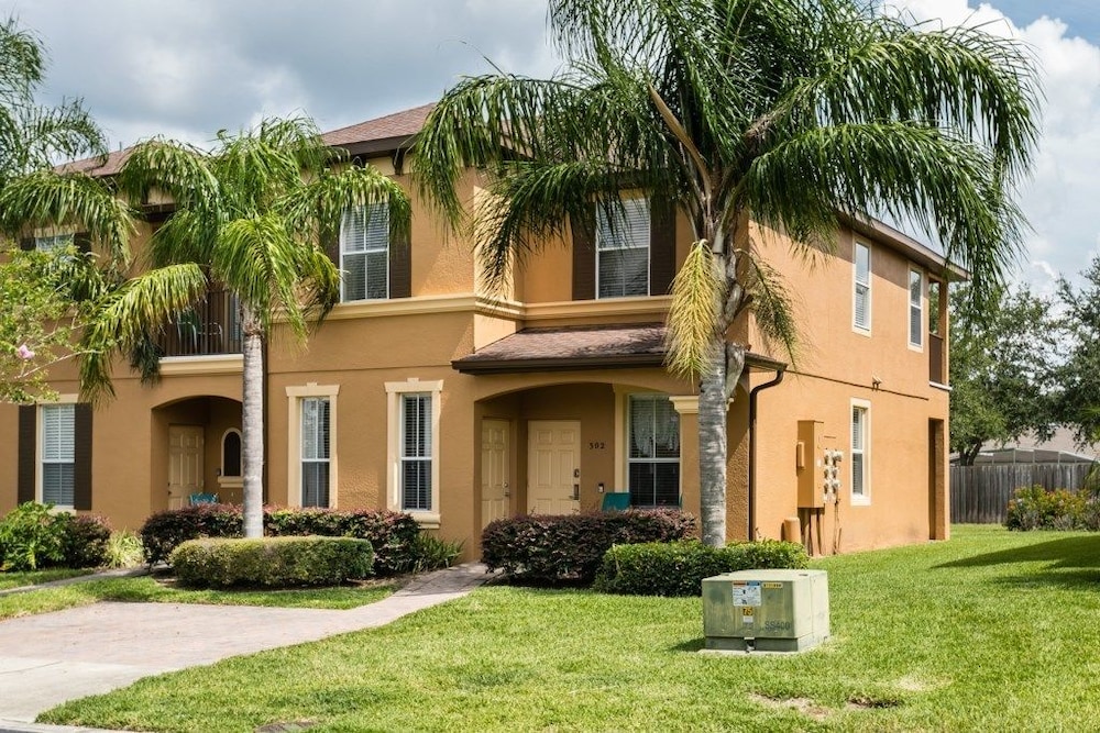 4BR Townhome in Regal Palms by SHV-302 view 2