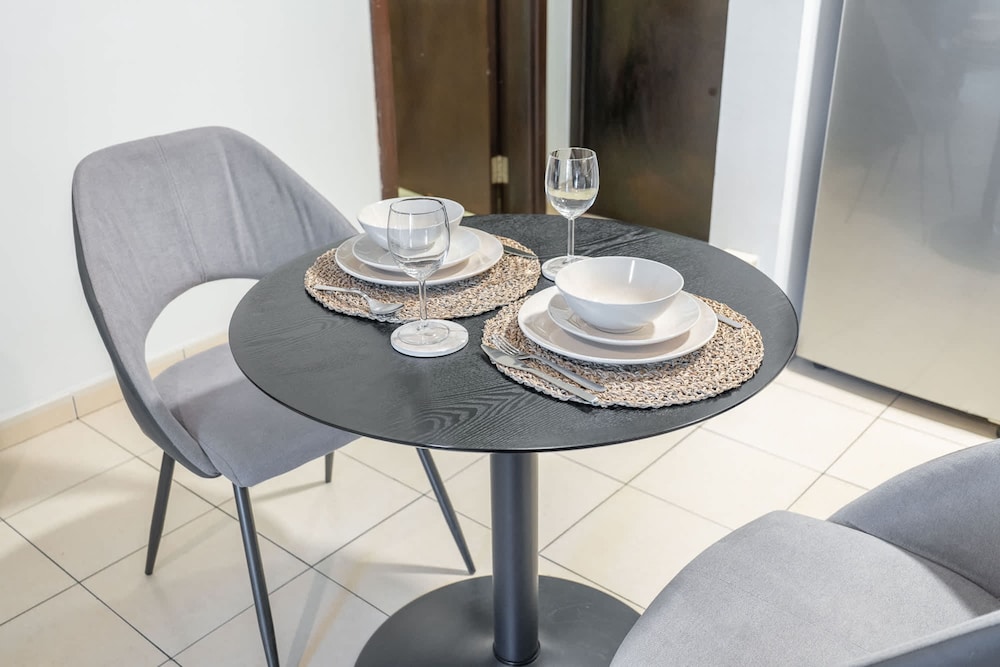 Pleasing 1-bedroom for 4 in JVC for Relaxing Getaway