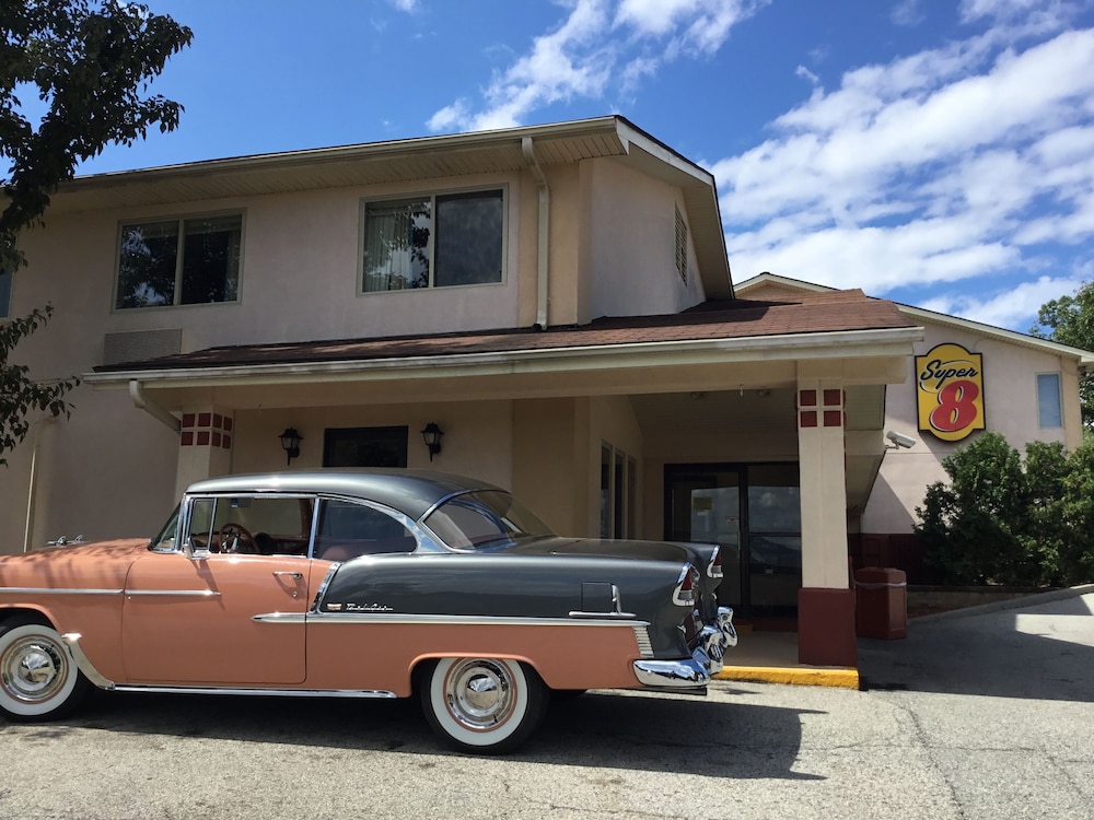 Newburgh Vacations - Super 8 by Wyndham Newburgh/West Point Near Stewart Airport - Property Image 6