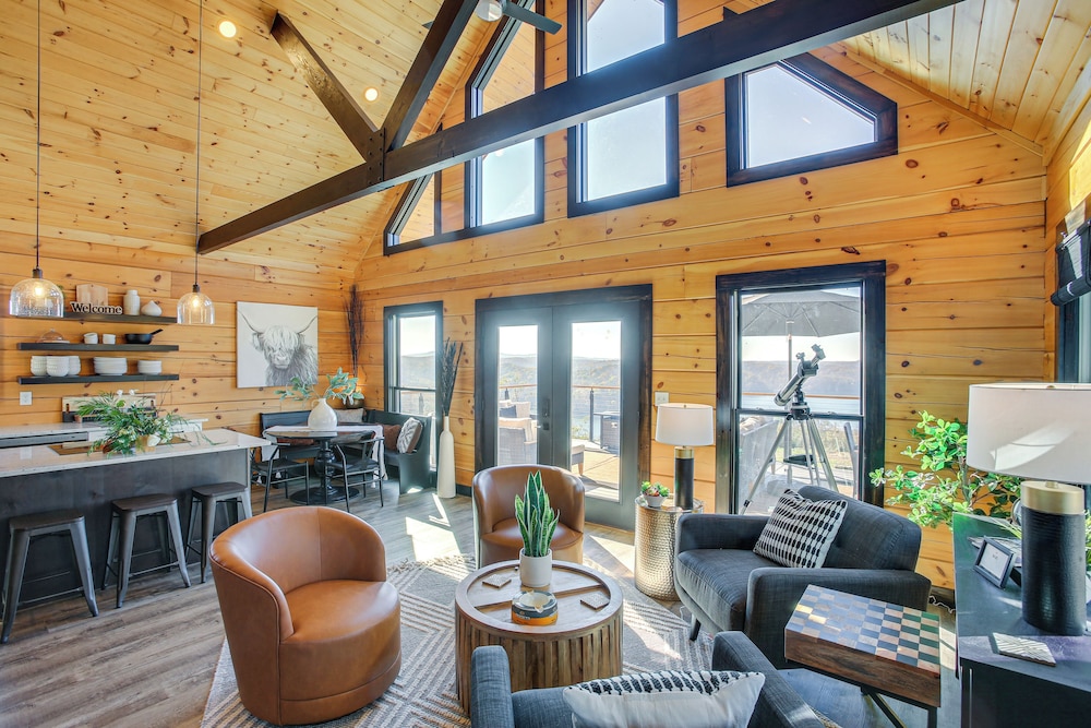 Stunning Hilham Home w/ Hot Tub, Views & Fire Pit!