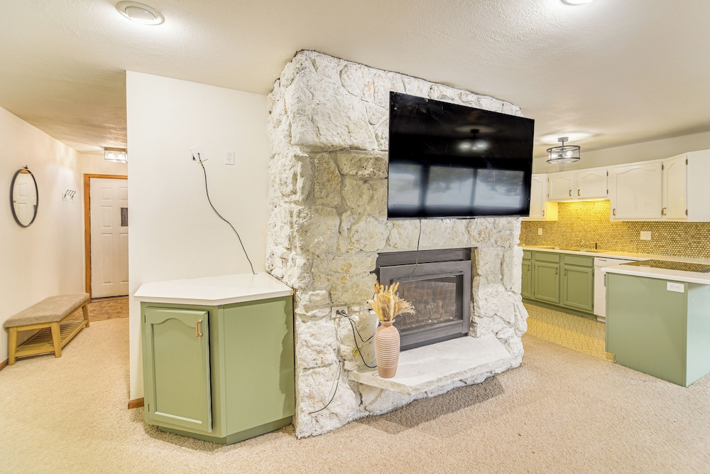 Walk to Winter Park Resort: Condo w/ Hot Tub!