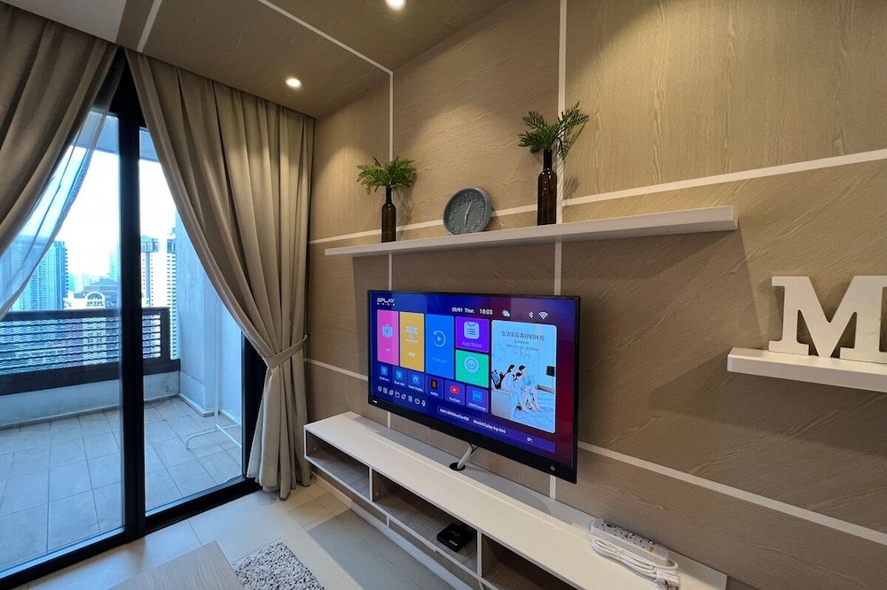 Arcoris Mont Kiara Apartments by Emily in Town