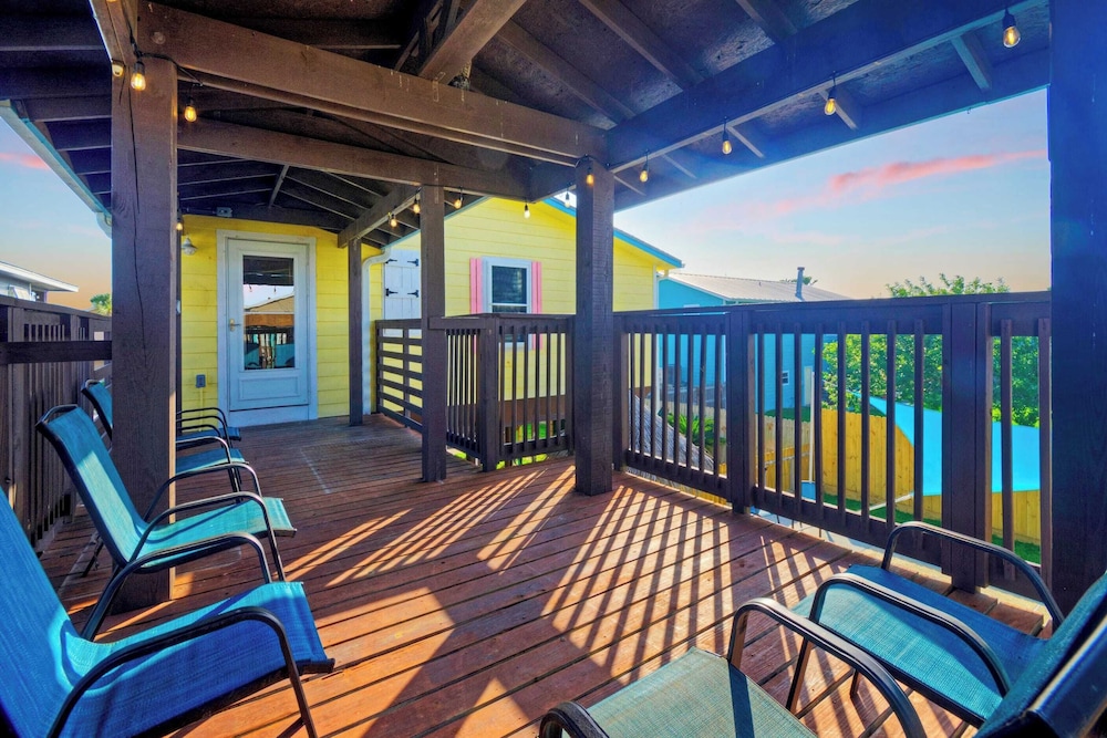 Private Pool, Yard, Deck, by the Nature Preserve! Tipsy Flipper by Avantstay