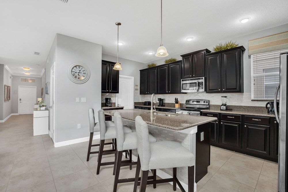 9008 PM - 5BD Serenity Villa: A Paradise Retreat
