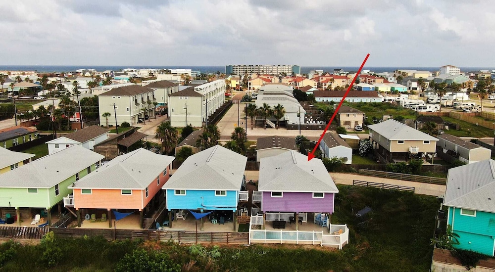 Purple Parrot by Avantstay Heated Pool, Beach Access & Central Port A Location