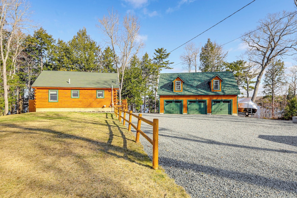 Waterfront Anglers Oasis in The Maine Highlands!