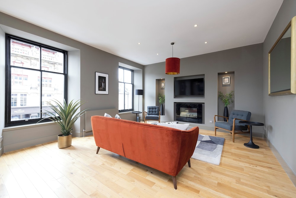 Stylish 2-bed flat in New Town
