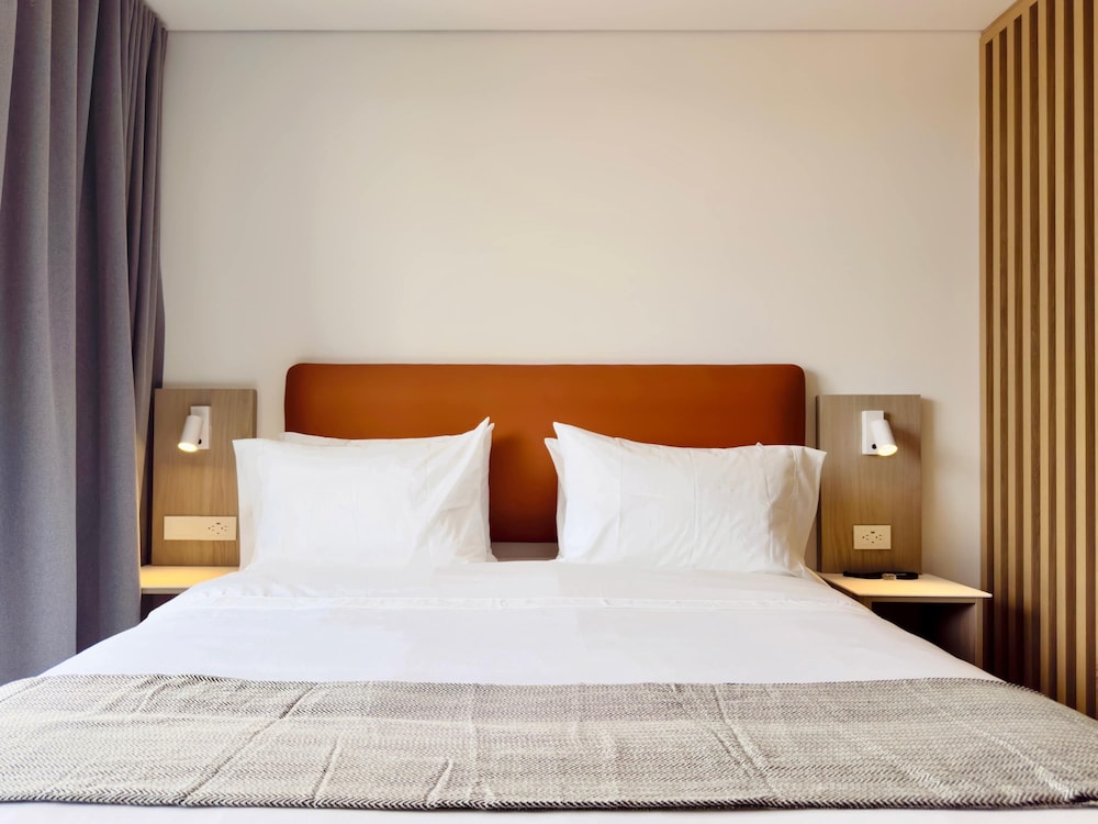 w Elegant Loft w Balcony in Santa B Rbara