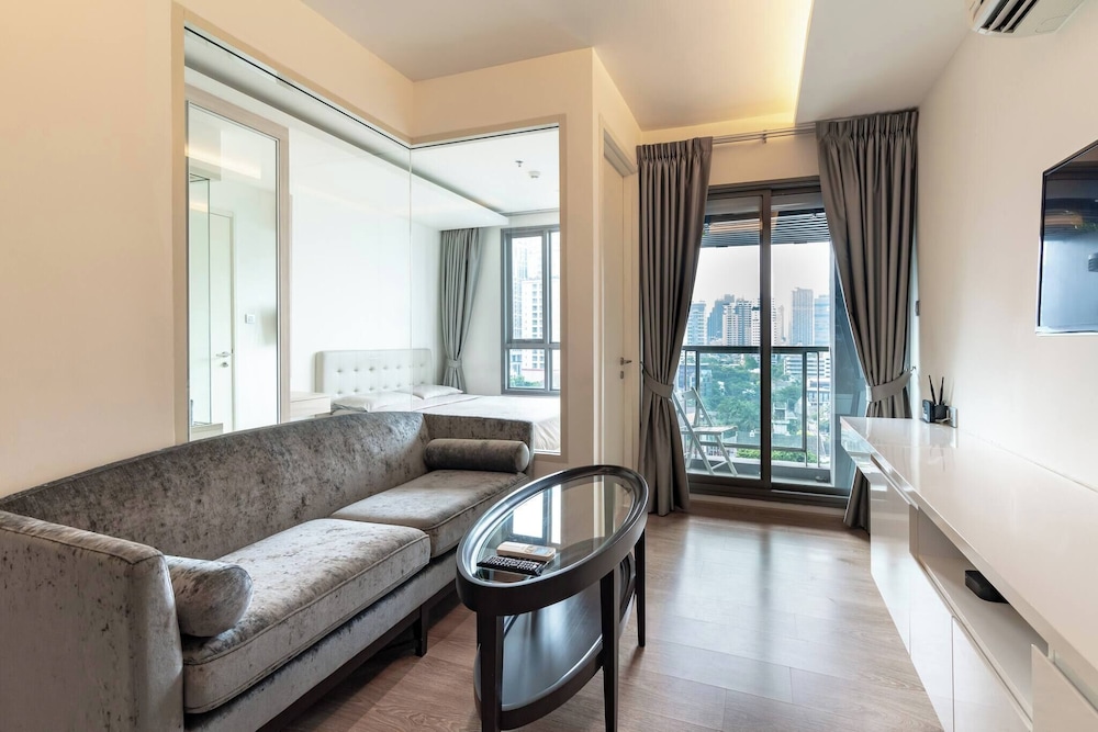 Free Airport Pick Up Rooftop Pool Jacuzzi Gym BTS Emqartier Shopping Mall