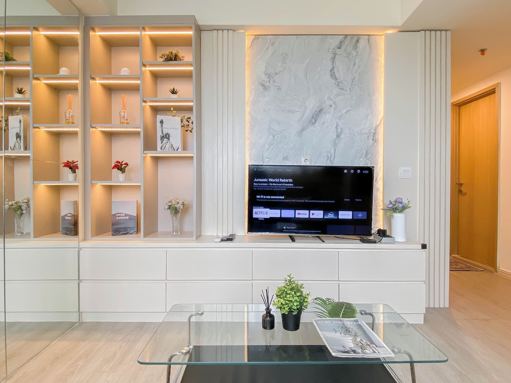 Modern White Accent 2Br Apartment Meikarta