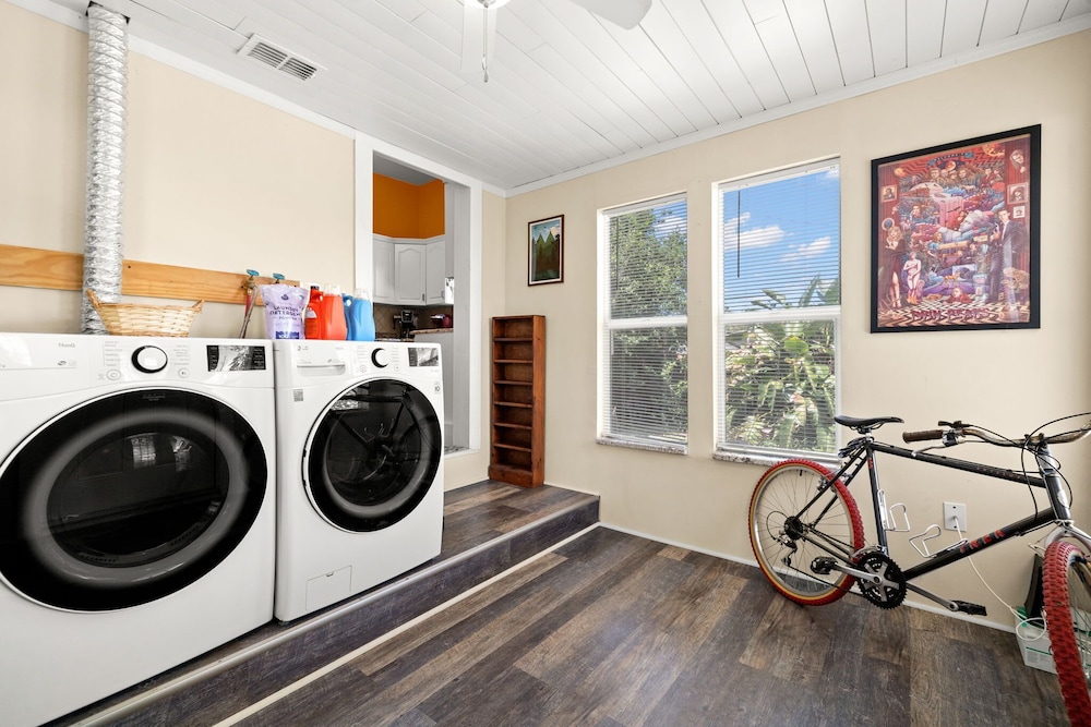 NEW Lakeland Landing Cute Bungalow by Downtown