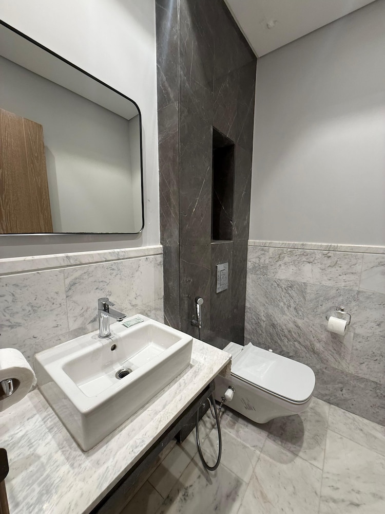 Alsawah Wide 3BR APT in aeon towers