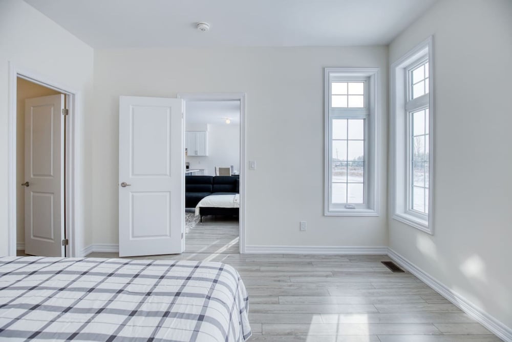 Spacious Brand New 4-bed Retreat in Quinte West