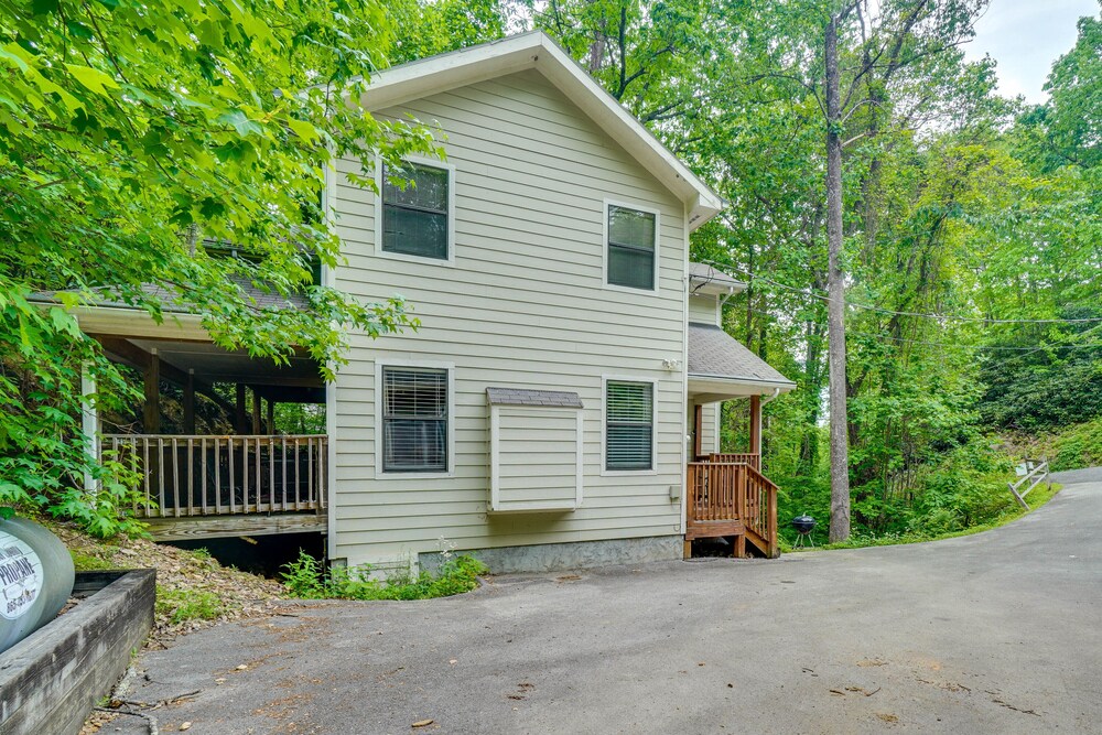 Hot Tub & Games! Smoky Mtn Cabin in Gatlinburg view 4