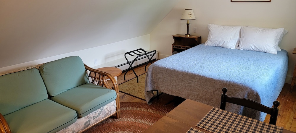 Hawks House Inn