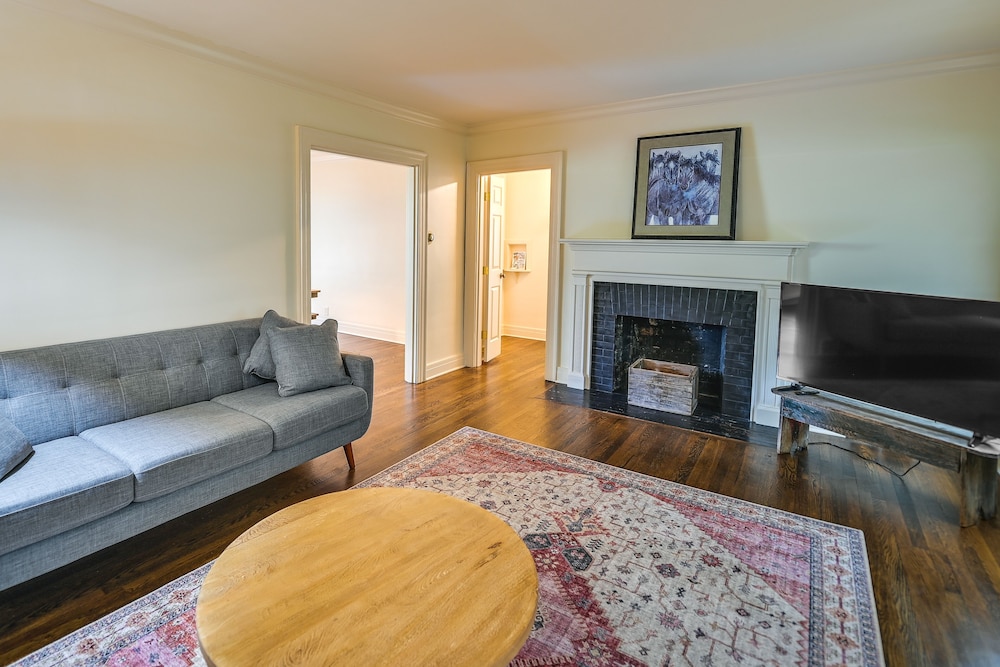 Richmond Vacations - Lexington Condo w/ Balcony: 1 Mi to UK Campus! - Property Image 1