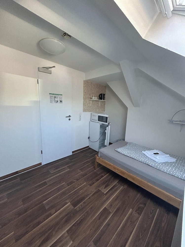 2-Rent Group Hostel Zimmer&Apartments GKP2
