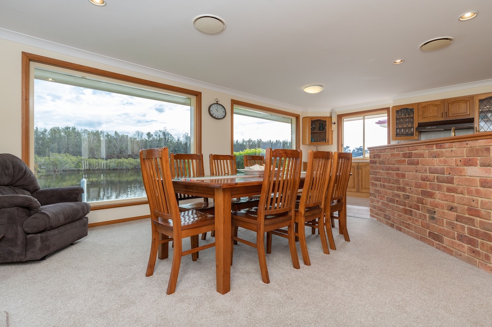 A Waterfront on Palmway view 5