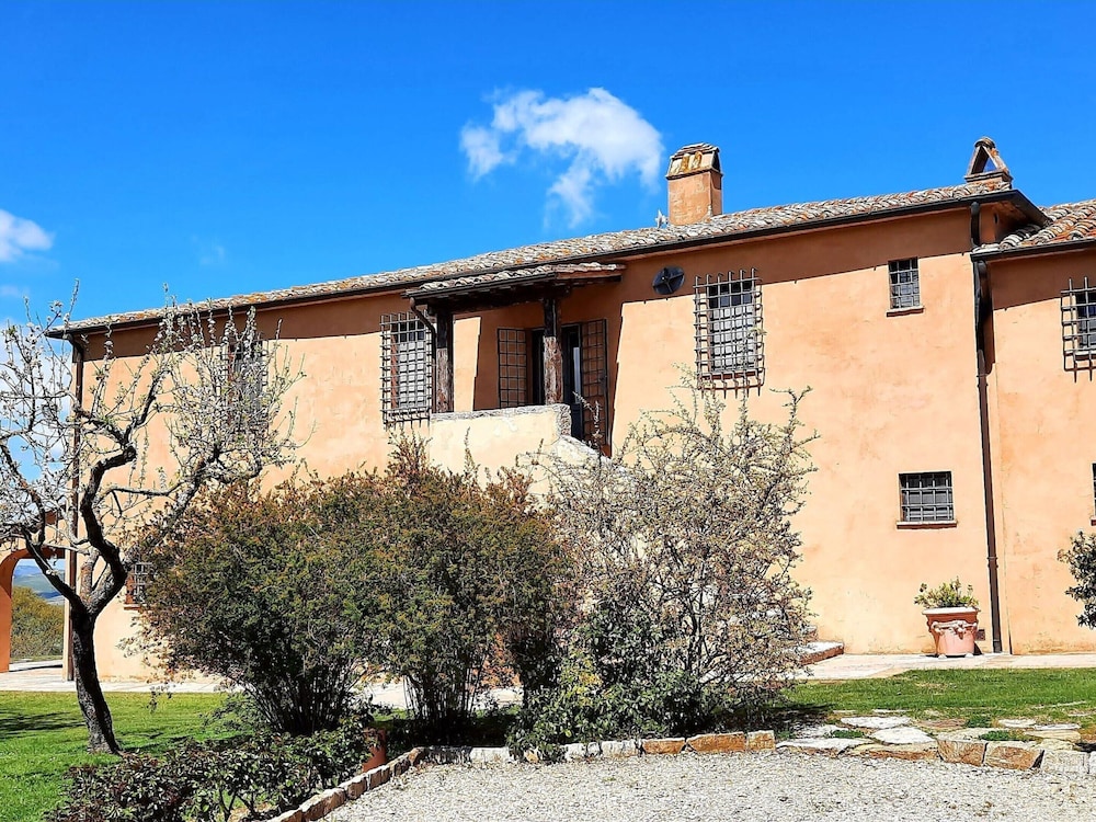 Belvilla by OYO Villa le Ripe