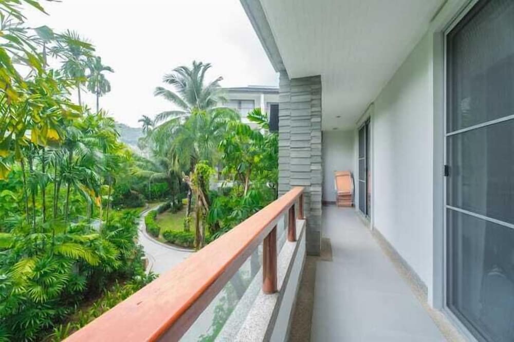 Elegant Beachfront 3BR Condo at Pearl of Naithon