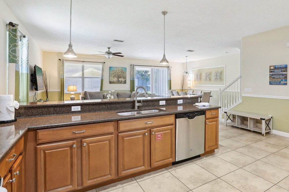 Modern 8BR Home With Private Pool and hot tub