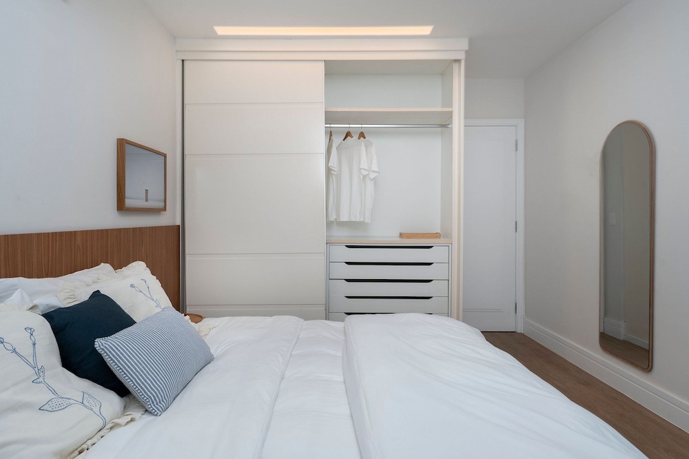 Copacabana – Av. Atlântica | 4 quartos, Vista Mar, 1 min praia de Copacabana - por Casapē Rio