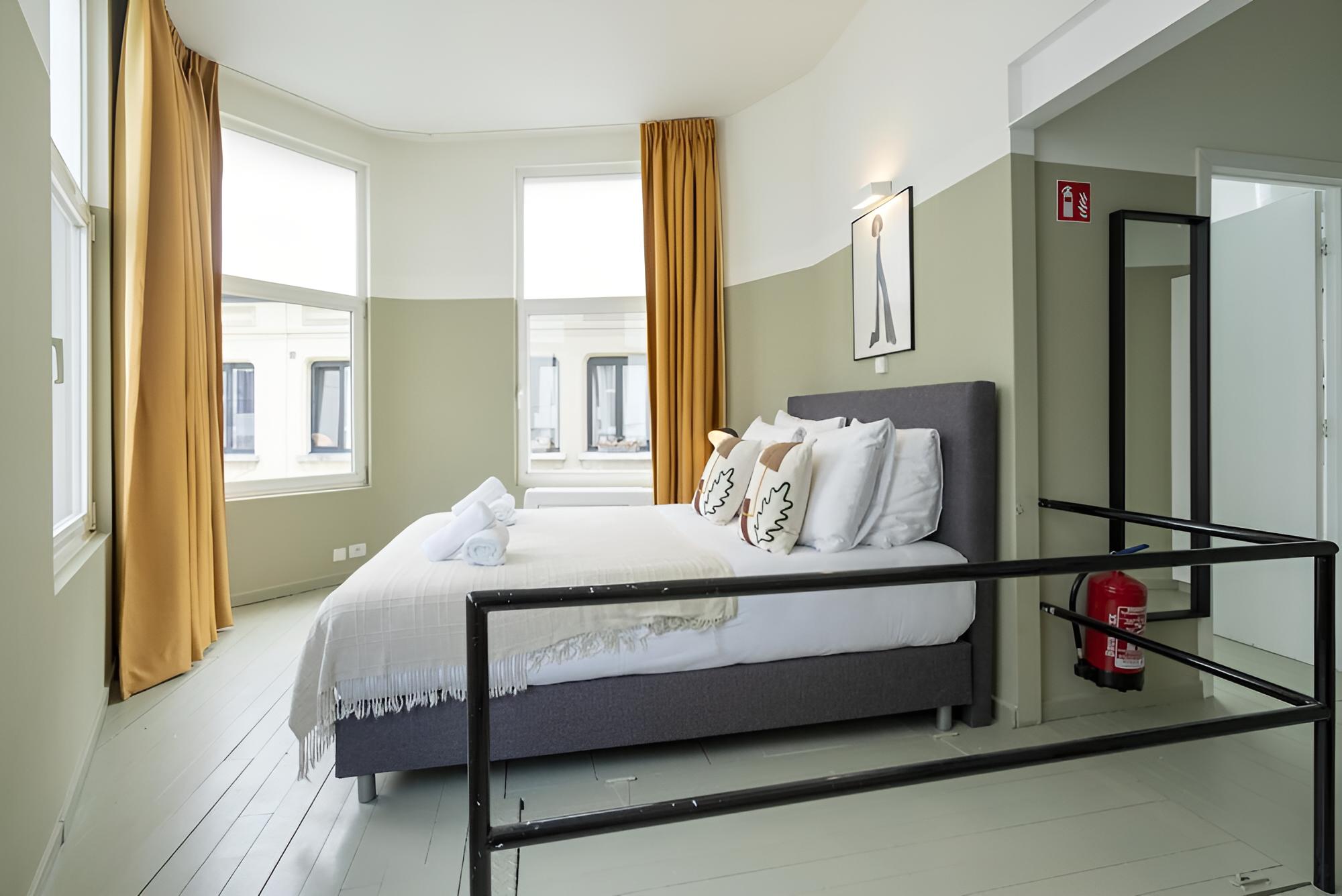 The Black Pants in Antwerp