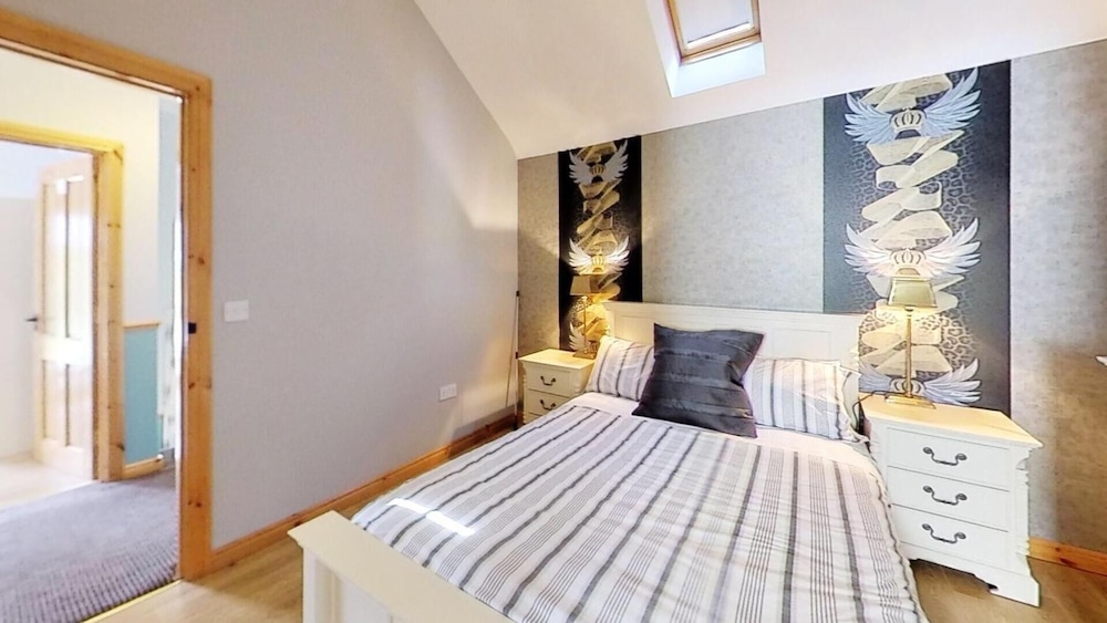 Charming 3-bed Cottage Moira - Hillsborough view 2