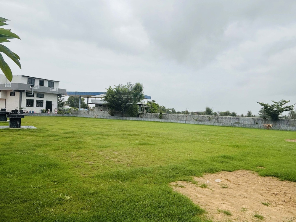 Paras Resort