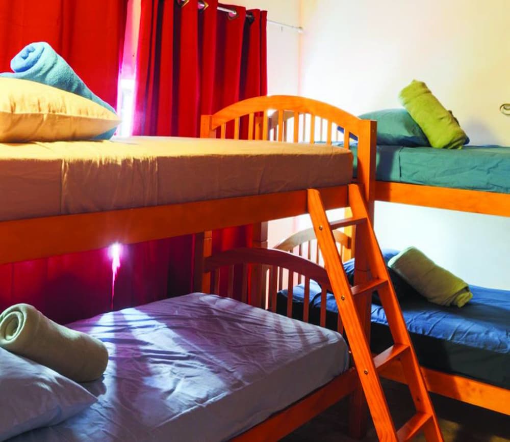 Los Mostros Hostel