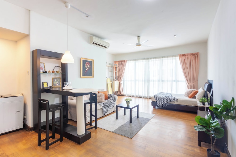 NaiBnB @ Regalia Residence