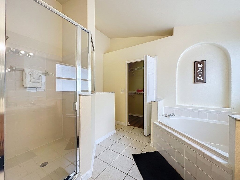 Incredible 4 Bed Pool/spa Home, Minutes To Disney 4 Bedroom Villa