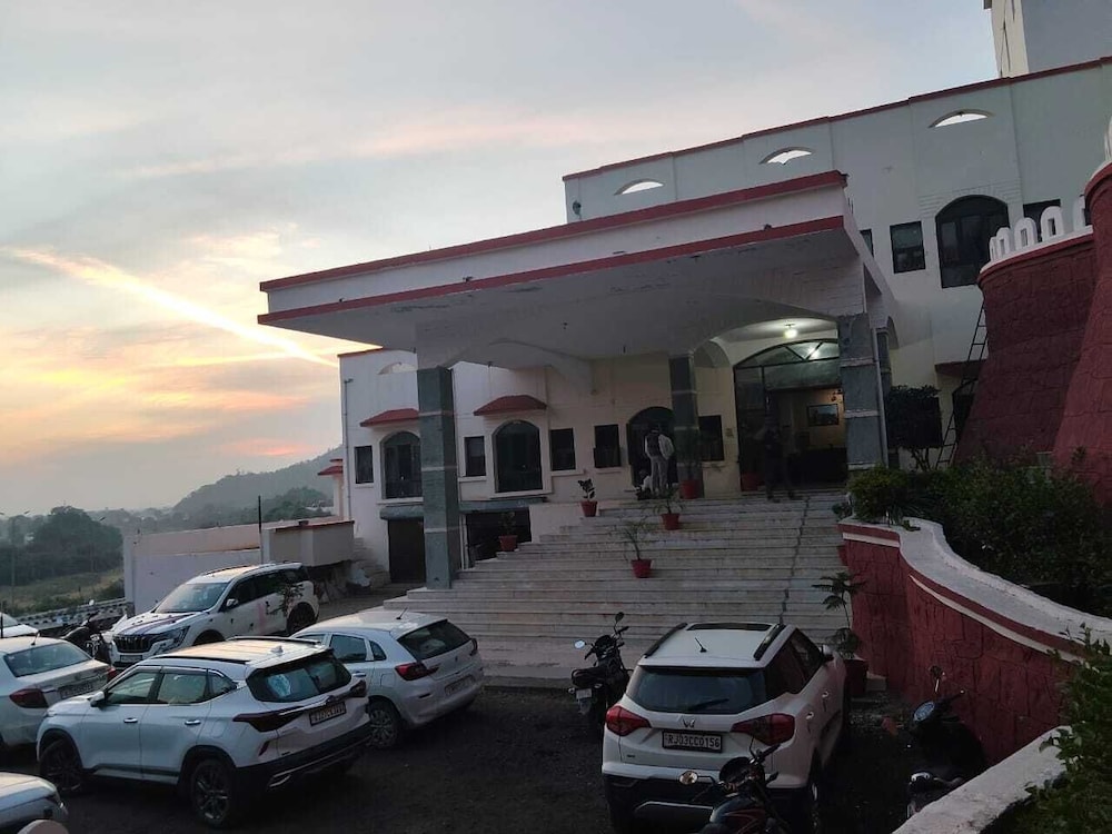 Mangal Murti Hotels Pvt. Ltd.