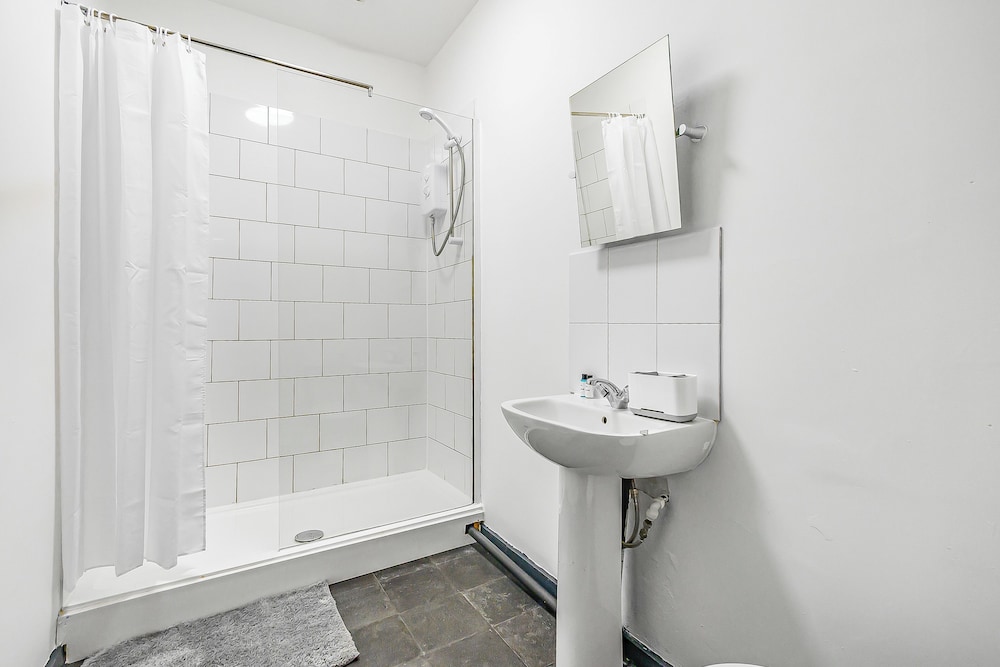Modern 1 Bed - Near City Centre