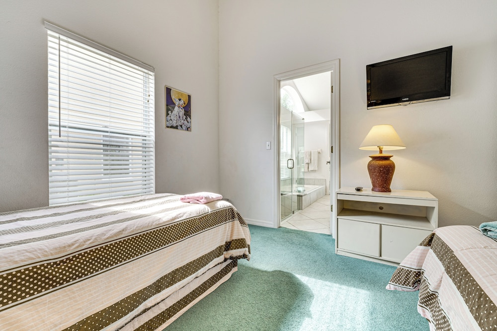 12 Mi to Disney: Secluded Family Home w/ Pool