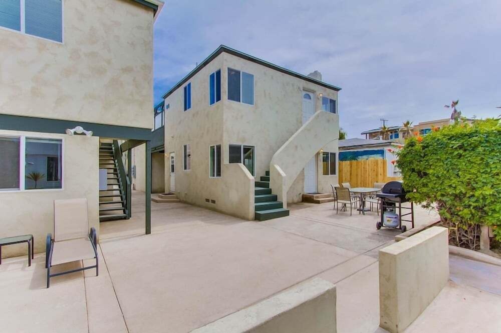 Manhattan Shores 1B
