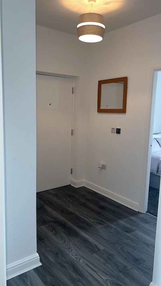 Beautiful 1-bed Apartment in Tipton, photo 26