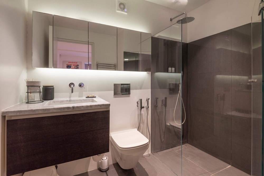 Chic 2-bedroom Home - Richmond Upon Thames