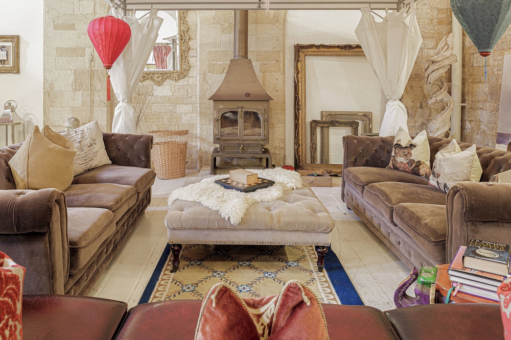 Artisan Hall Stunning Grandeur Cotswolds